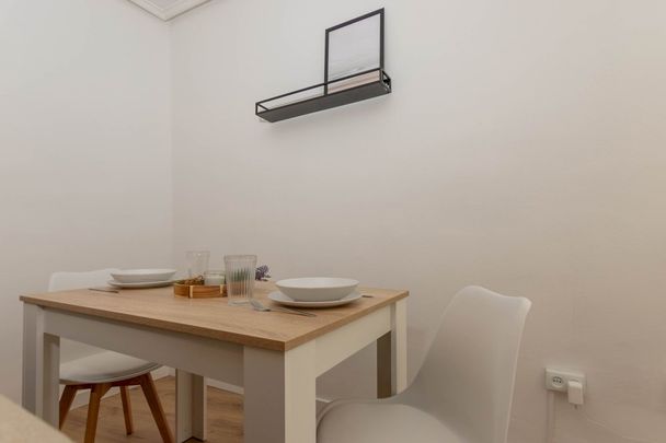Beautiful apartment at Calle Salvador Almenar - Photo 1