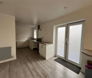 3 bedroom semi-detached house to rent - Photo 6