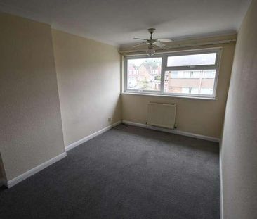 Bedroom Terraced House In Guildford, GU2 - Photo 2