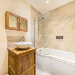 Garratt Lane, SW18 4HW, London - Photo 2