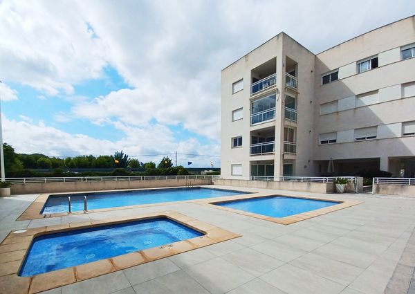 LONG TERM RENTAL. 3 bedroom penthouse apartment for rent with large own large terrace