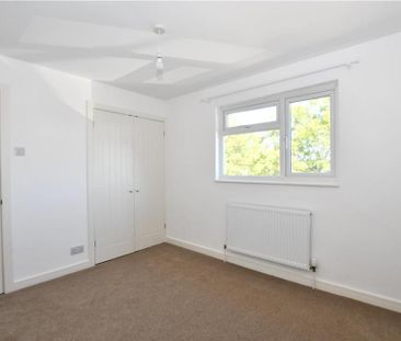 3 bedroom end of terrace house to rent - Photo 3