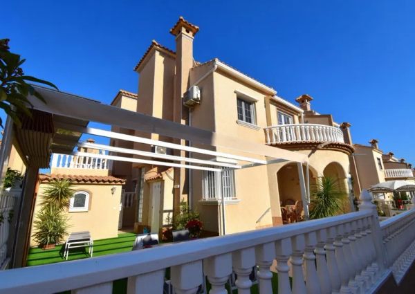 Alquiler de chalet pareado en Calle Iguazu, 42