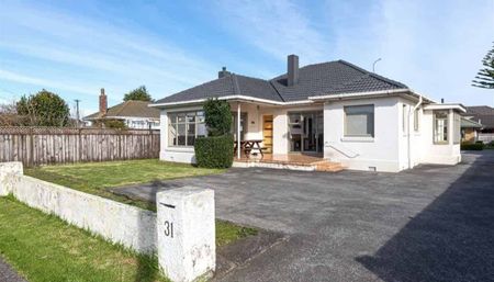 Charming 4BR Family Home in Papatoetoe - Photo 3