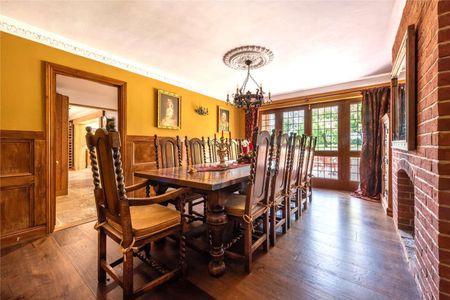 A unique family home in a tranquil setting, offering both modern living and easy access to excellent transport links and amenities. - Photo 2