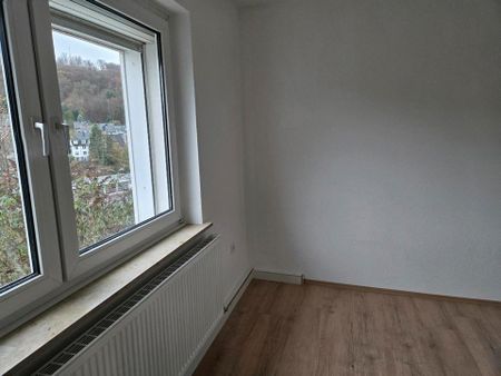 Komplett renovierte 3-ZKB+ Balkon + Kellerabteil - Photo 3