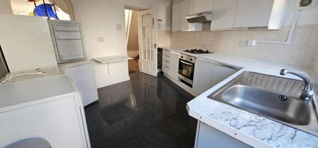 3 bedroom House To Let Total Size: 937 SQ FT - Photo 5
