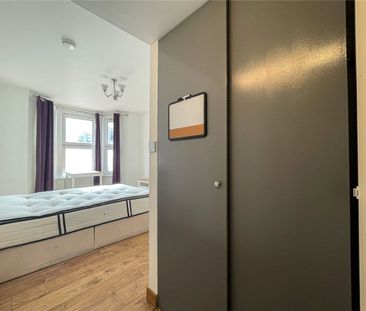 Well presented studio apartment to rent within walking distance of ... - Photo 4