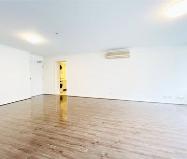 501/668 Bourke Street - Photo 4