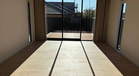 Brand New Architecturally Designed Townhouse in Prime Riccarton Location - Photo 4