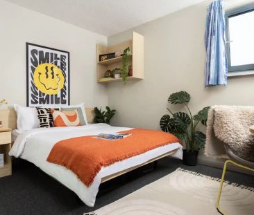 Extra Large Standard Double Ensuite: Three Bed Flat - Photo 3