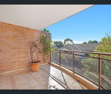 SPACIOUS APARTMENT | WALK TO STOCKLAND & STATION! - Photo 3