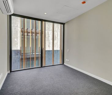 Furnished or Unfurnished - your choice integrated Liebherr fridge/ ... - Photo 2