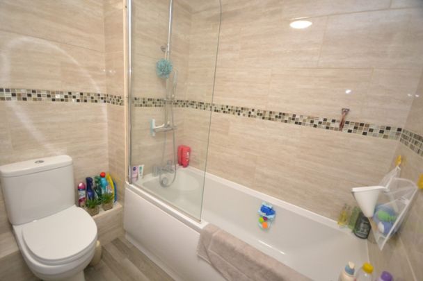 References Pending - 3 bed Semi-Detached House - Photo 1