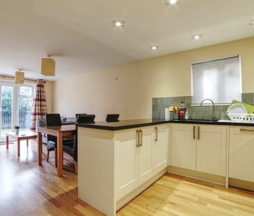 2 Bedroom Flat to Rent in Three Bridges 22-28 Whites Grounds, Londo... - Photo 3