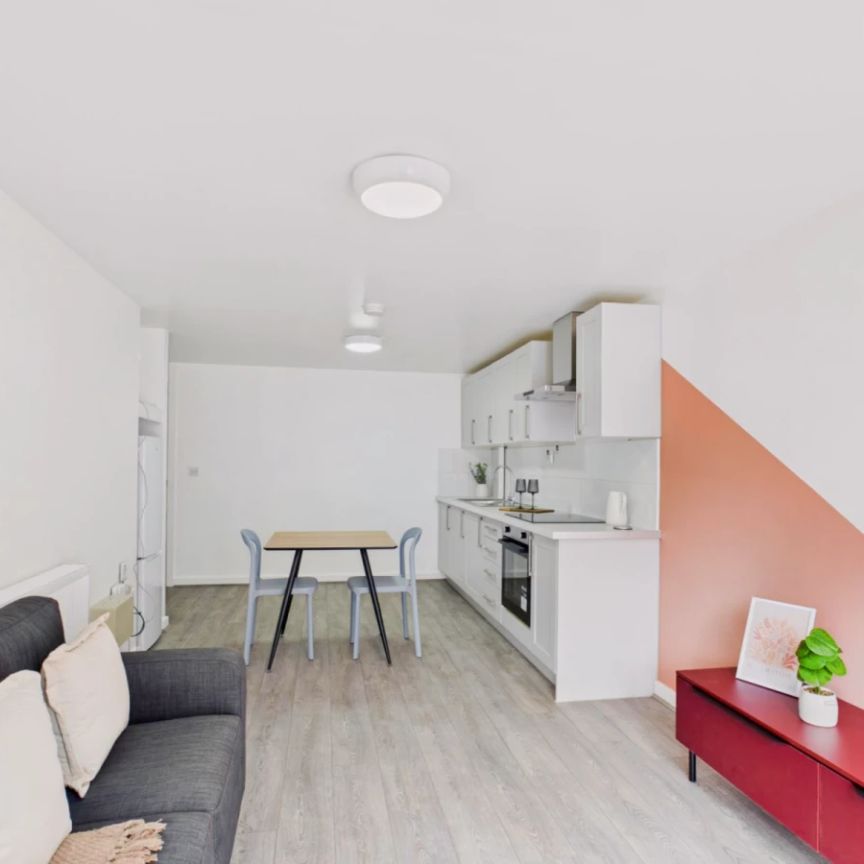 Flat 15 - 1 Bedroom House - Photo 1