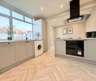 3 Bed Semi-Detached House, Carr Manor View, LS17 - Photo 5