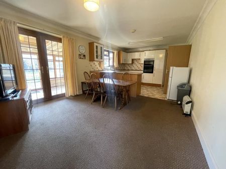 3 bedroom detached house to rent - Photo 2