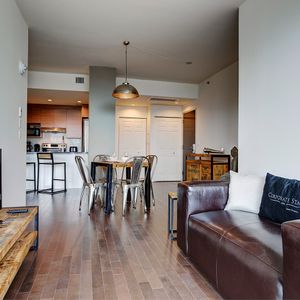 2 Bedrooms - 360 René-Lévesque Blvd W, Montréal - Photo 3