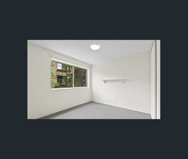 A charming two-bedroom home - Photo 2