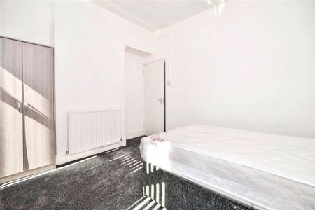 House, - Photo 2