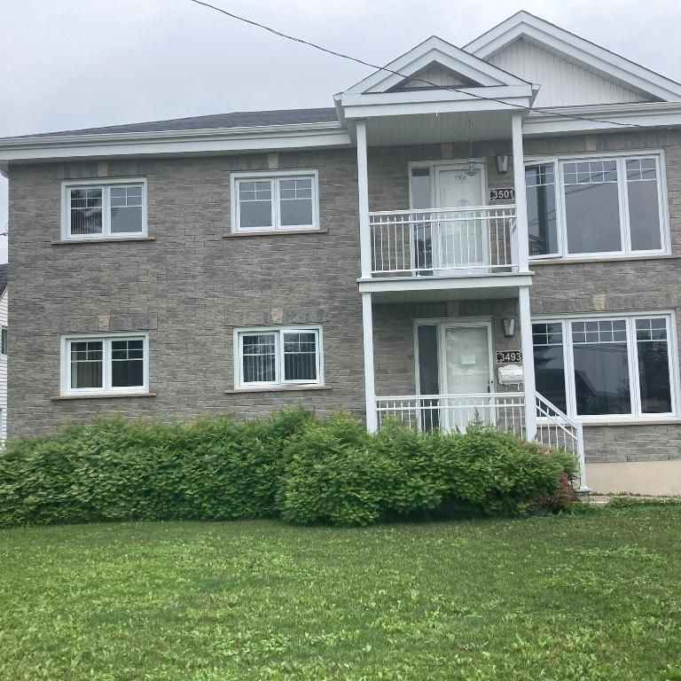 Sorel-Tracy grand logement 5 1/2- immense cour - Photo 1