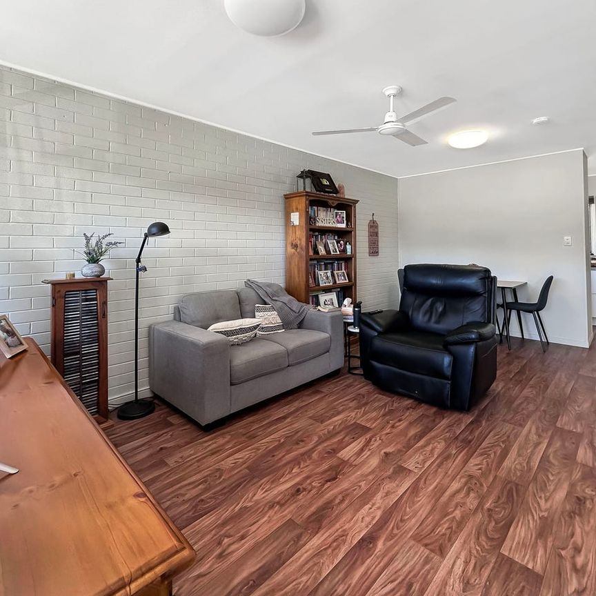 2 BEDROOM UNIT SHORT WALK TO SHOPS AND SCHOOLS - Photo 1