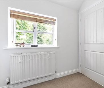 Beautifully presented three bedroom house in a quiet cul de sac. - Photo 2