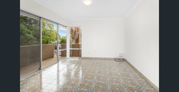 Freshly Updated Unit in the Heart of Woonona - Photo 1