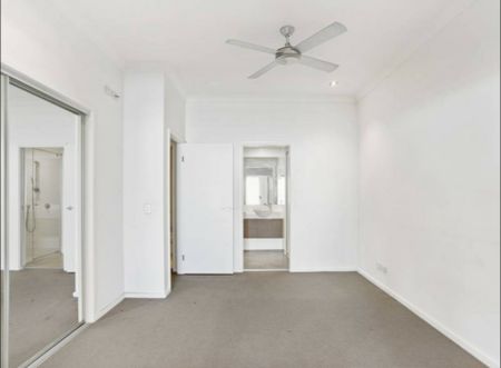 Penthouse in Emerald Lakes - Photo 2