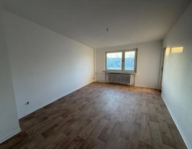 Frisch renovierte 2-Zimmer-Wohnung mit Balkon in der Viersener Innenstadt. - Foto 1
