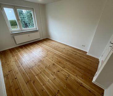 Renovierte 2,5 Zimmer-Wohnung mit modernisierten Duschbad im Hochpa... - Photo 1