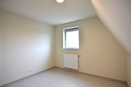 Lichtrijk 2-slpk appartement met privé parking nabij Rumbeke - Photo 3