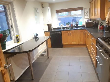 3 bedroom semi-detached house to rent - Photo 5