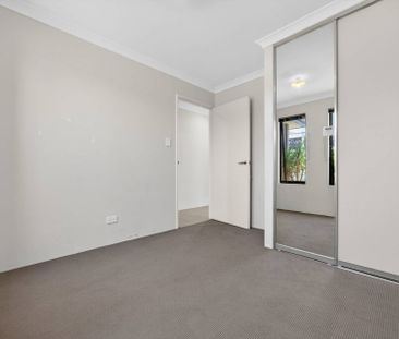 Modern Family Living in Balga - Photo 3