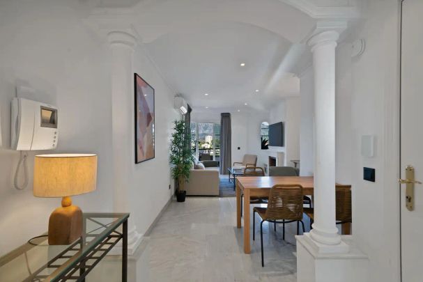 Apartamento de alquiler en 13 Calle de las Adelfas, Nueva Andalucía centro - Photo 1