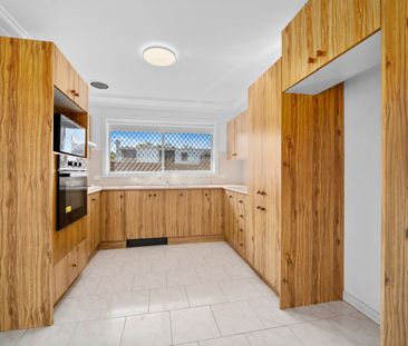 Family Home in Prime Location - Photo 3