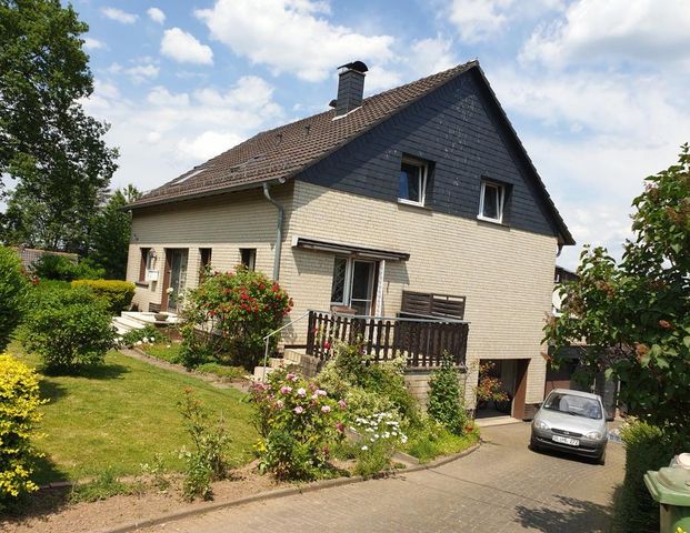 3 Zimmer 80 qm Dachgeschosswohnung und Garage 600 Euro Kaltmiete - Photo 1