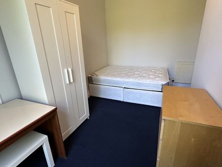 Marchmont Crescent, Marchmont, Edinburgh, EH9 1HG - Photo 3