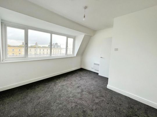 2 bedroom Flat To Let - Photo 1