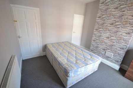 3 bedroom terraced house to rent - Photo 5