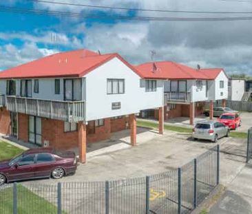 Sunny Upstairs Studio Unit with a Balcony - Photo 5