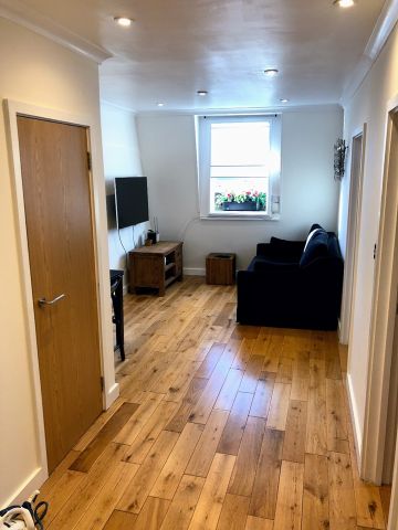 2 Bed Flat, Gloucester Terrace, W2 - Photo 2