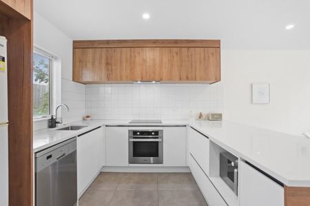 3 bedroom stunner - Photo 3