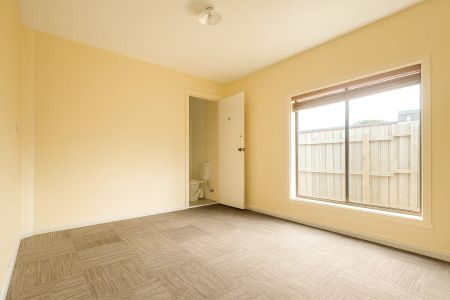 “New Renovation and Cozy Family Home in the Heart of Frankston - Bills Included!!” - Photo 4