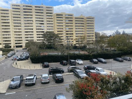 Apartamento T2 para arrendamento sem móveis com piscina nas Laranjeiras, Lisboa - Photo 5