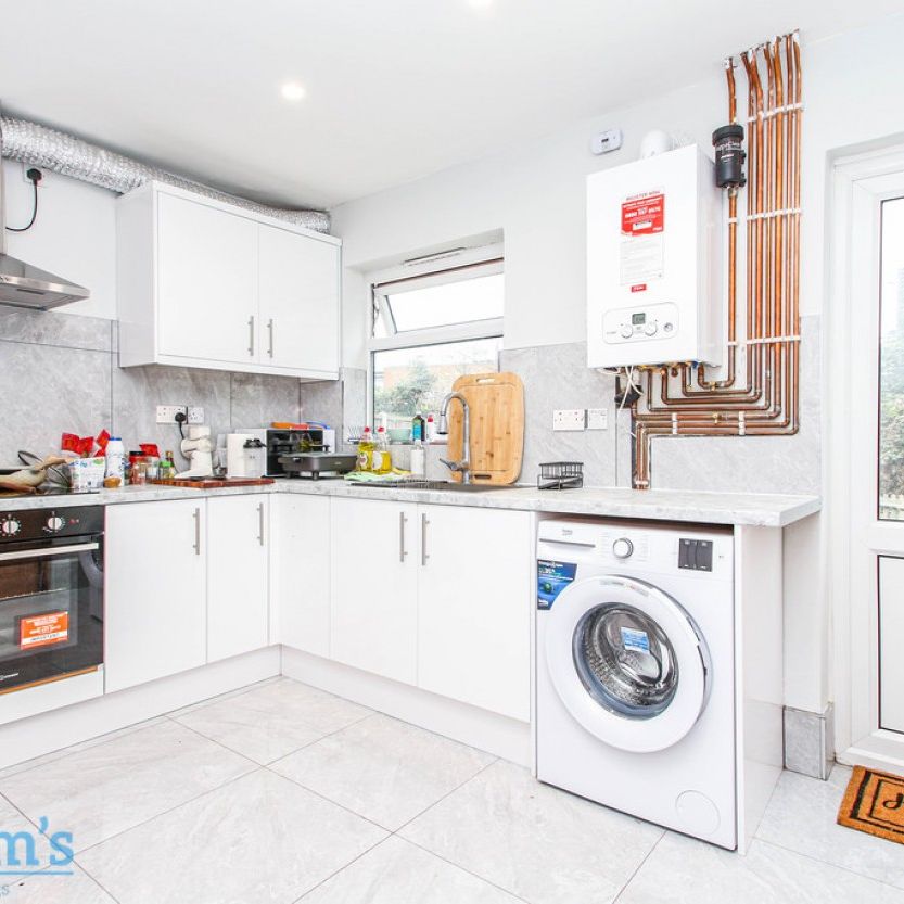 2 bed Mid Terraced House for Rent - Photo 1