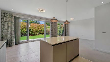 4 Bedroom House - Photo 4