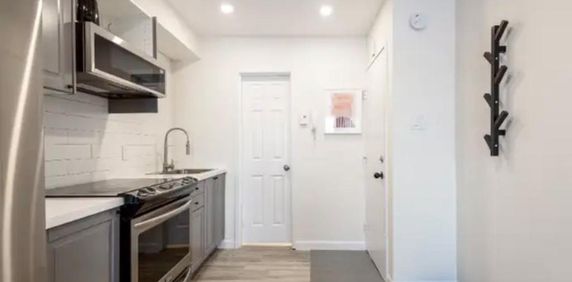 Magnifique studio de style loft à aire ouverte meublé - Photo 2