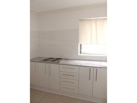 Excellent Condition Unit In Convenient Location ! - Photo 3